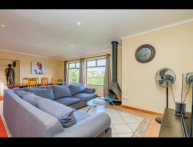 8 BEDROOM HOUSE FOR SALE IN COWIES HILL